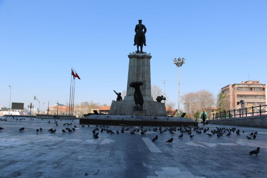 konstantinoupoli-plateia.jpg