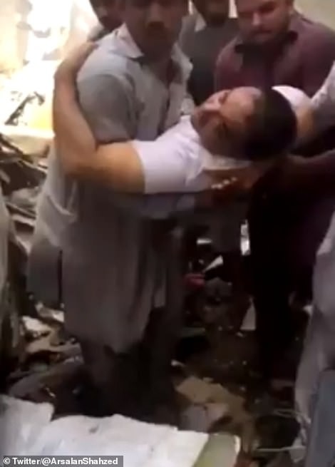 pakistan-plane-crash-2.jpg
