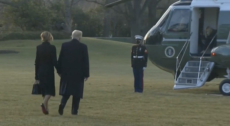 tramp-melania-feygoyn-leukos-oikos-1.jpg