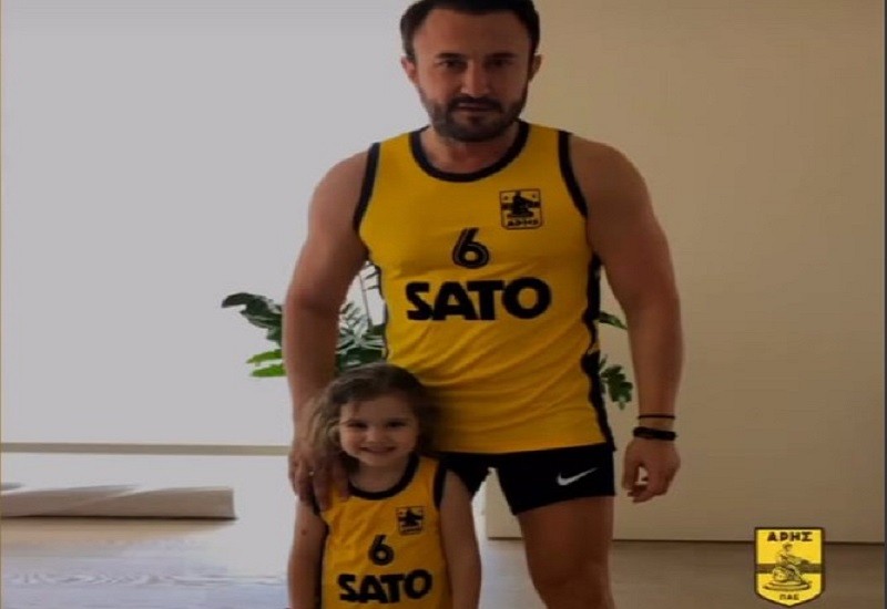 me-fanela-gkali-o-karypidis.jpg