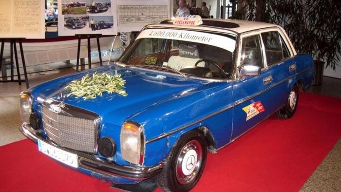 mercedes-benz-taxi-museum-05.jpg