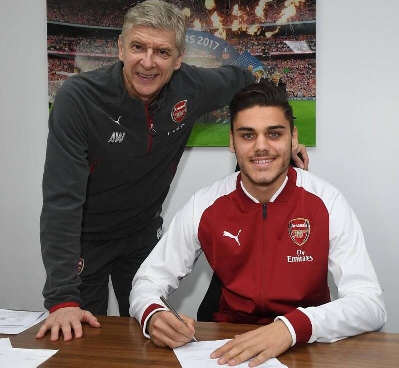 1319510906-mavropanosarsenalsigning.jpg