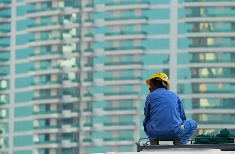 worker-doha.jpg