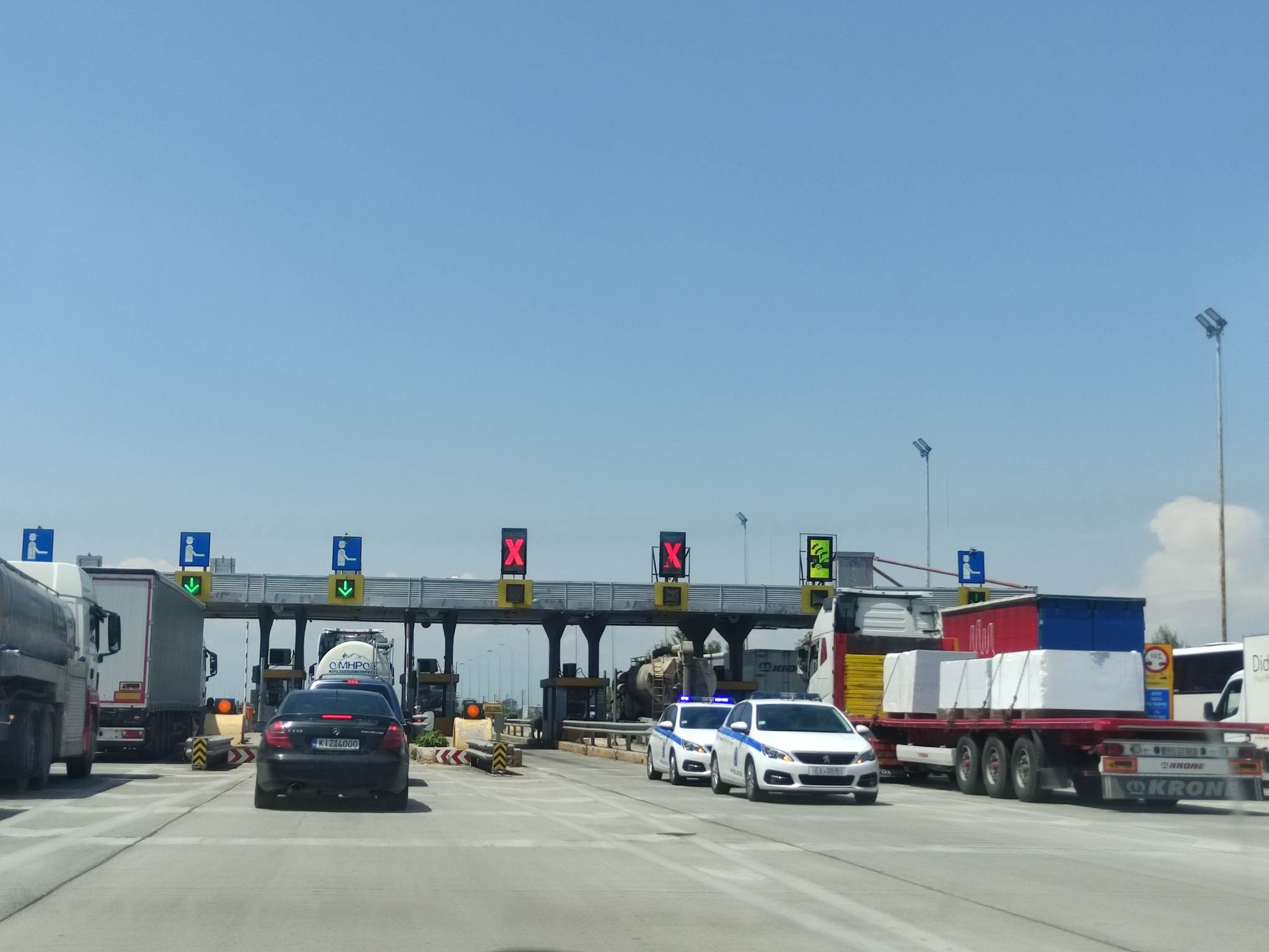 tounel-katapinei-autokinita-2-qfOae.jpg