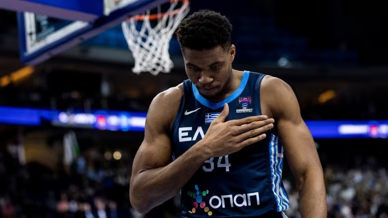 giannis-081123.jpg