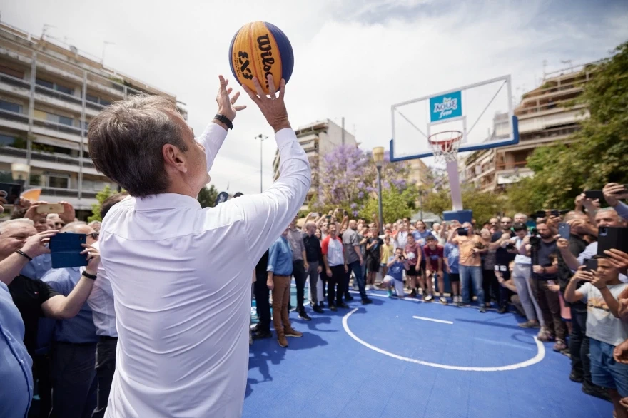 mitsotakis-basket-agrinio1.webp