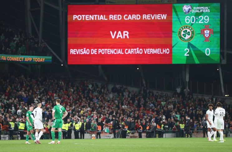 var-cr7-red-card.png